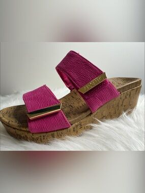 VIONIC Pink Slide Sandals with Gold Plaque SIZE 5